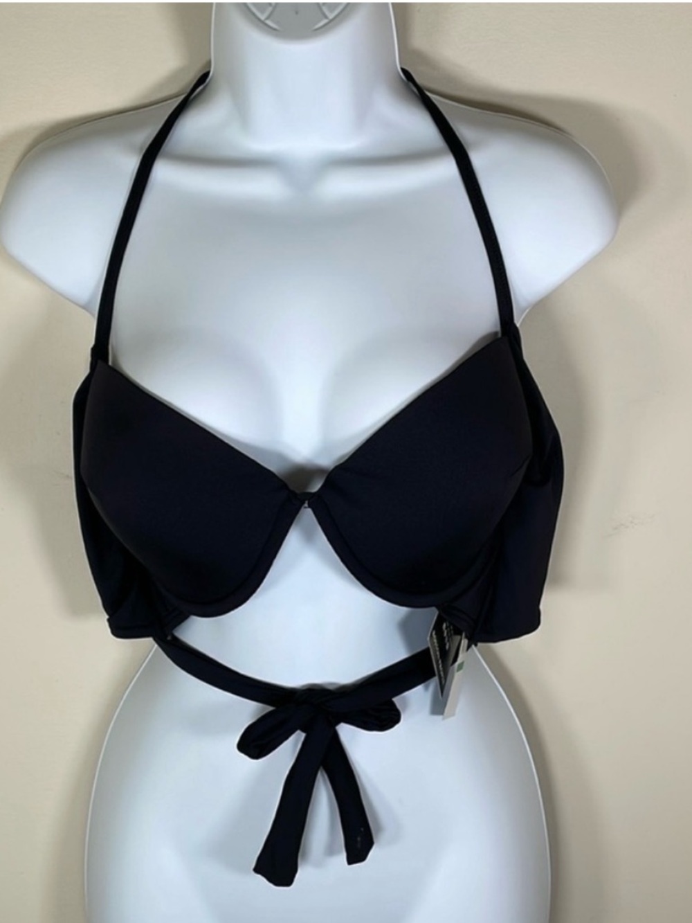Carmen Marc Valvo Swimwear Halter Neck Push-Up Black Wrap Bikini Top. M. NWT.